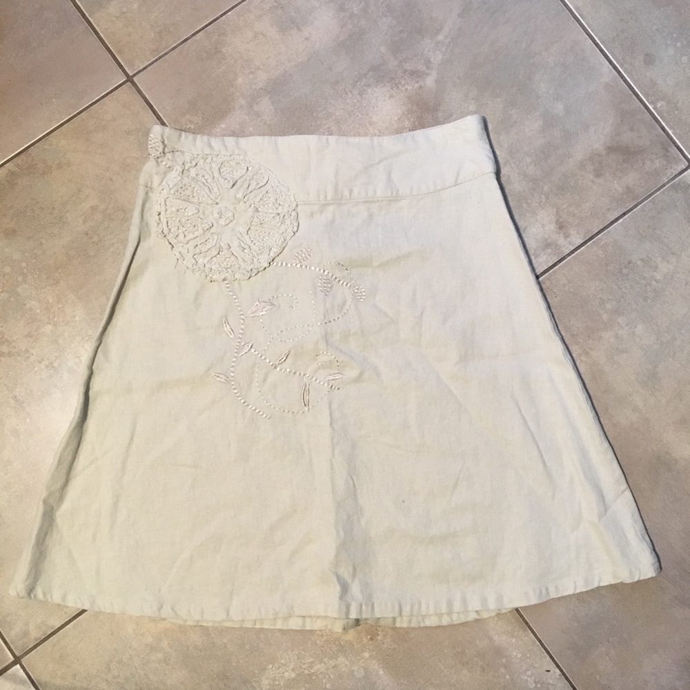 Lightweight linen and rayon mix embroidered skirt